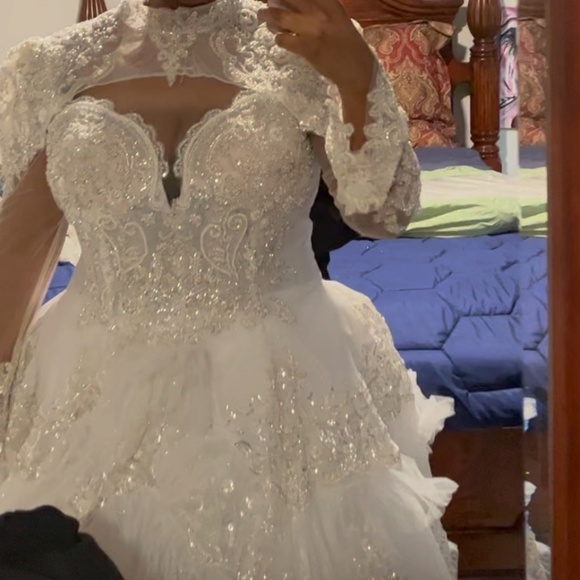 Custom made wedding dress- size 18 - Picture 4 of 5